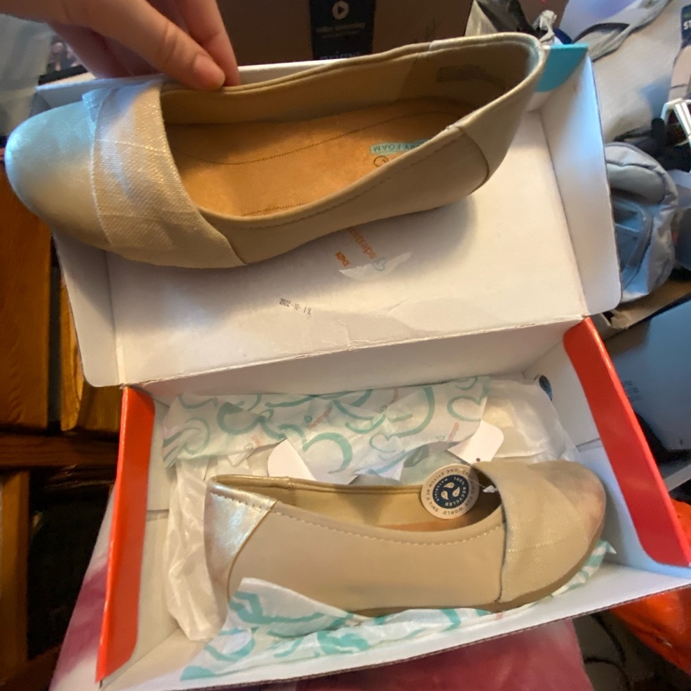 Bare traps shoes